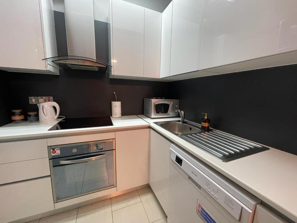 Amazing 2-Bedroom Apartment With Pool!! Лімасол Екстер'єр фото