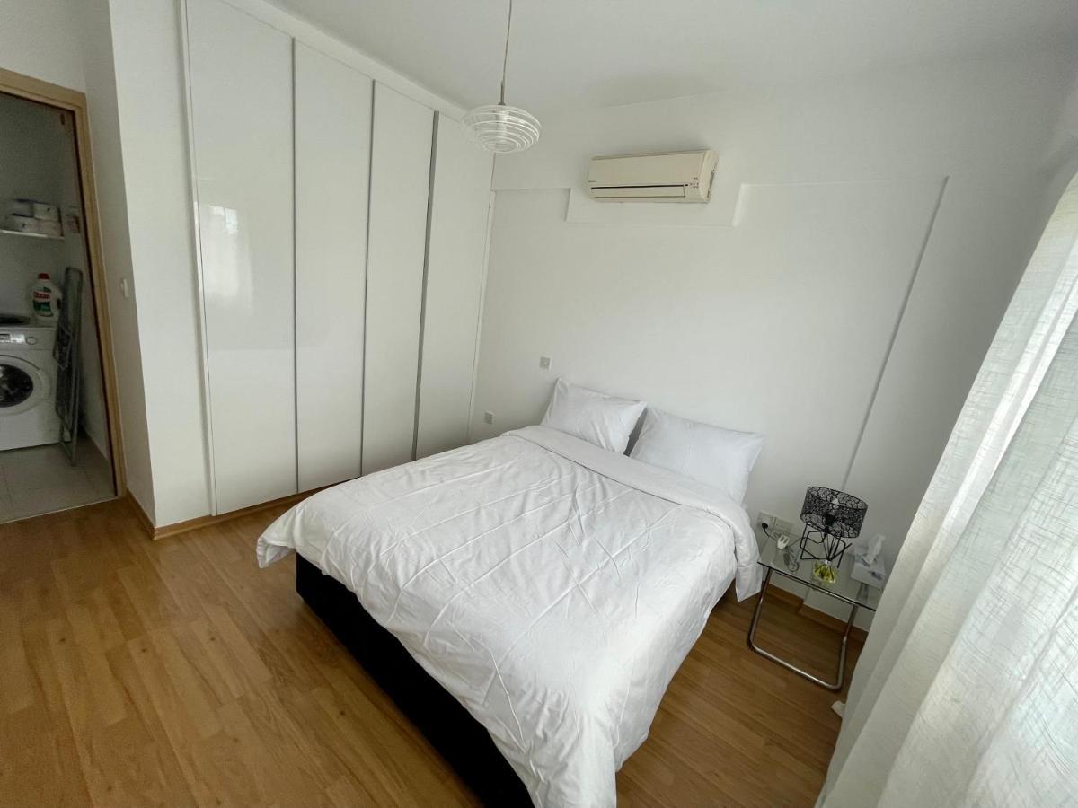 Amazing 2-Bedroom Apartment With Pool!! Лімасол Екстер'єр фото