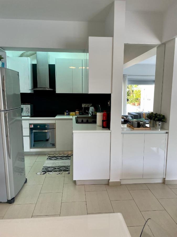 Amazing 2-Bedroom Apartment With Pool!! Лімасол Екстер'єр фото