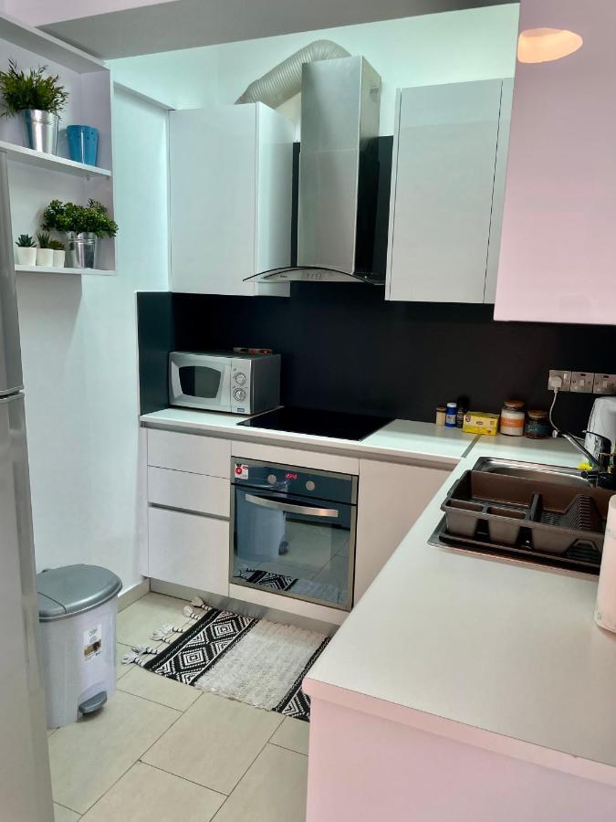Amazing 2-Bedroom Apartment With Pool!! Лімасол Екстер'єр фото