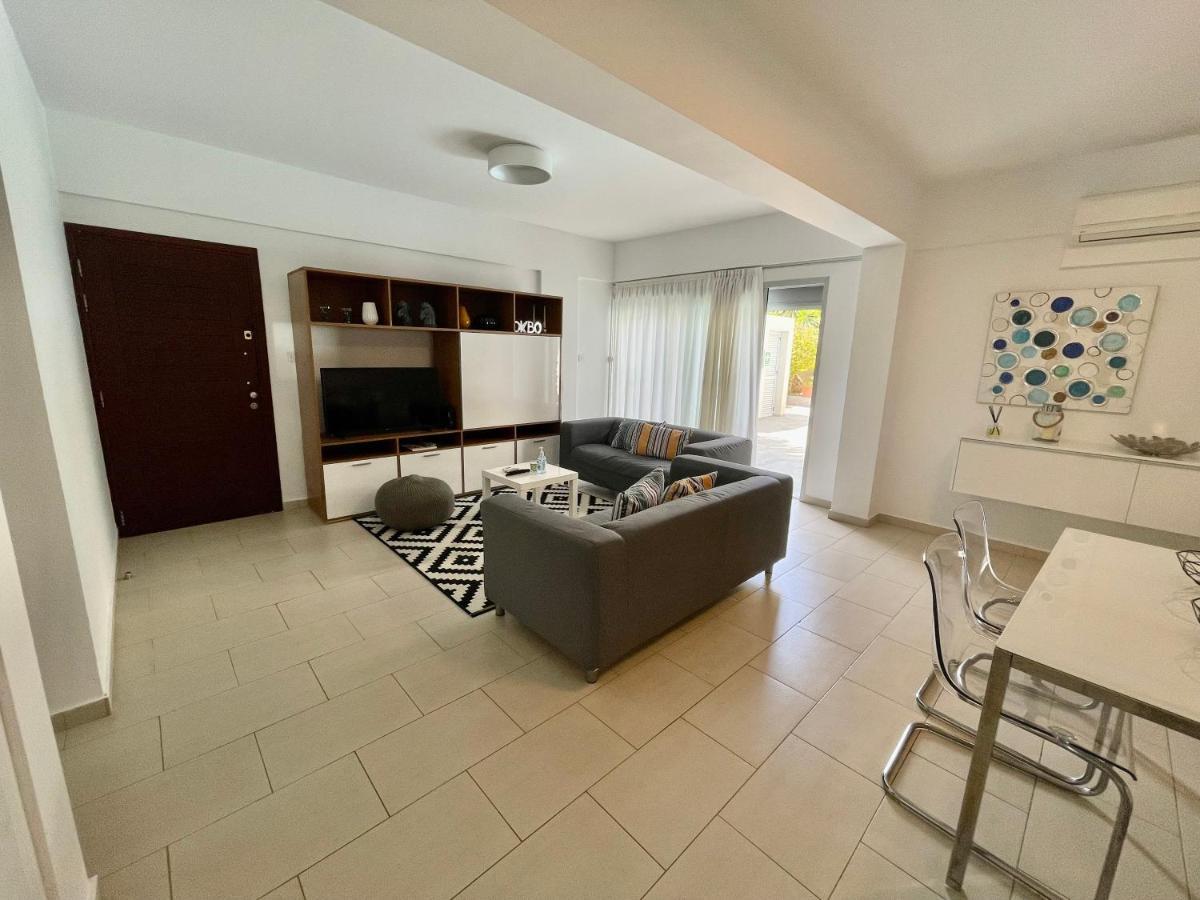Amazing 2-Bedroom Apartment With Pool!! Лімасол Екстер'єр фото